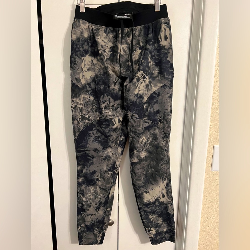 Under Armor Fitted Jogger Size Medium
